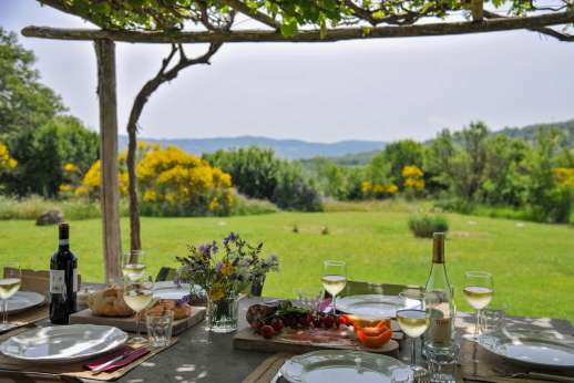 Casetta Termine - Peacefully set in Tuscany’s ranching country, where sheep and long-horned Maremma cattle graze near vineyards and hill towns.