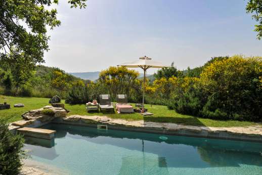 Casetta Termine - he swimming pool, 6 x 10m/19 x 32 feet, which has a shallow area, is set about 20m/yards from the house and slightly uphill.