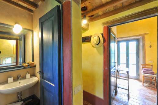 Casetta Termine - Twin bedroom bathroom