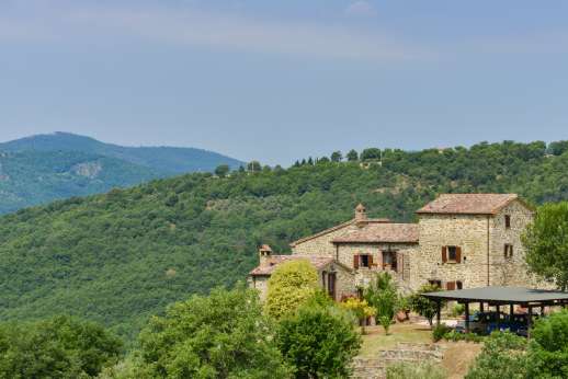 Bellona Di Sotto | 5 Bed Luxury Villa with Pool | Cortona - A serene, charmingly asymmetrical building that seems as much part of the Umbrian landscape