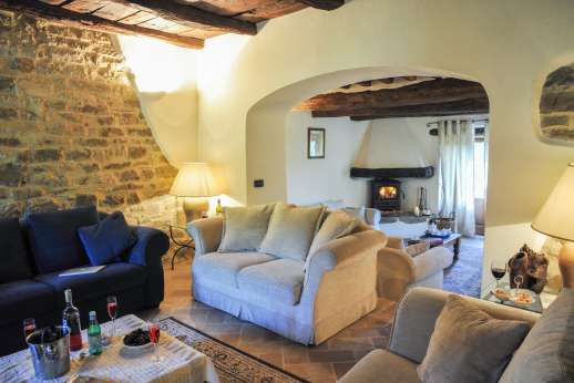 Bellona Di Sotto | 5 Bed Luxury Villa with Pool | Cortona - The second of two large sitting rooms