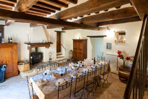 Bellona Di Sotto | 5 Bed Luxury Villa with Pool | Cortona - The dining room with wood burning stove leading through to the kitchen and sitting room