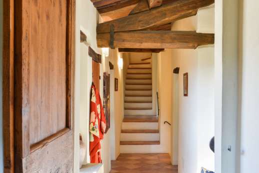 Bellona Di Sotto | 5 Bed Luxury Villa with Pool | Cortona - Ground floor hallway