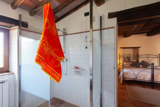 Bellona Di Sotto | 5 Bed Luxury Villa with Pool | Cortona - Ground floor ensuite bathroom