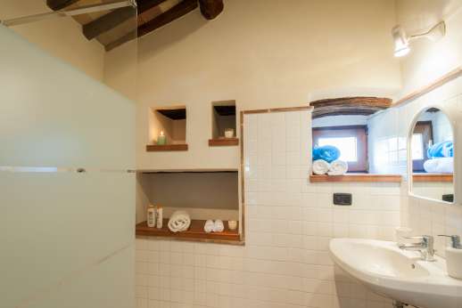 Bellona Di Sotto | 5 Bed Luxury Villa with Pool | Cortona - Large ensuite bathroom