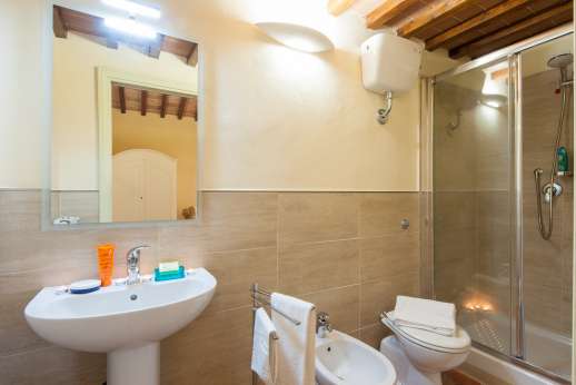 Solomonio - En-suite bathroom