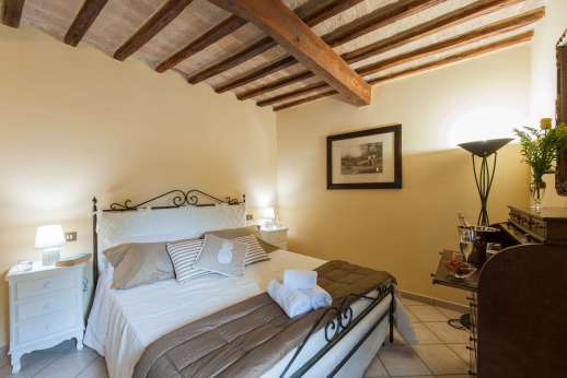 Solomonio - Main house double bedroom