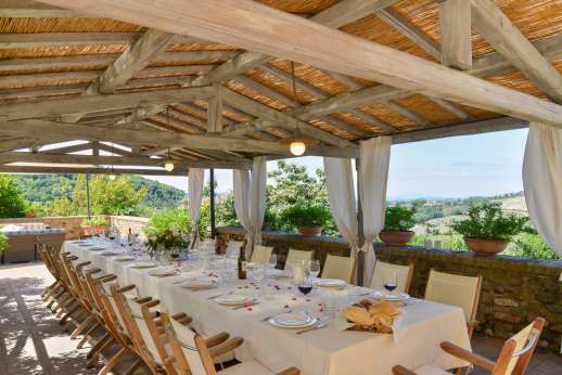 Podere Celli - The dining loggia set on the vast terrace.