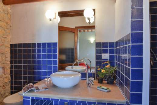Querciatello - Bathroom with shower.