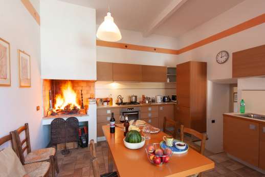 Casa del Poggio - A very well-equipped kitchen packed with appliances.