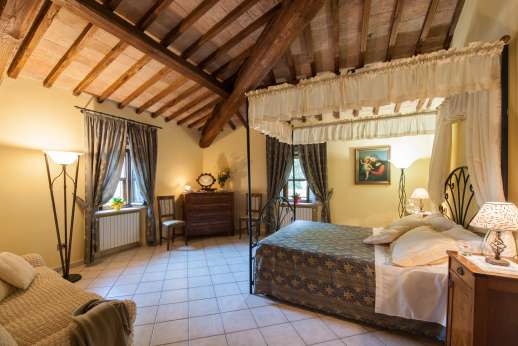 Solomonio - Main house four poster double bed