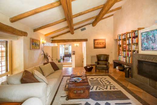 Ciclopica - Upper ground floor air conditioned cinema room with plenty of DVD's books and comfortable sofas!