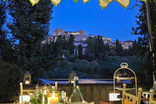 Villa Dasya - View of Lari from the terrace in the evening