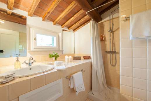 Villa Dasya - Mezzanine suite en suite bathroom.