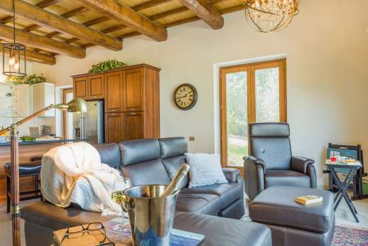Cipresso Dorato - Adjoining the kitchen a small sitting room