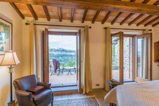 Cipresso Dorato - The bedroom leads to a private outside terrace with panoramic view of Orvieto.