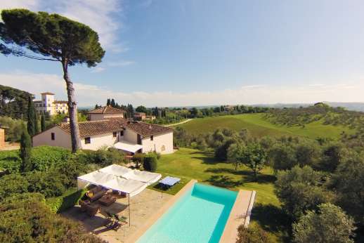 Gugliaie - The villa set among the olive groves and vineyards