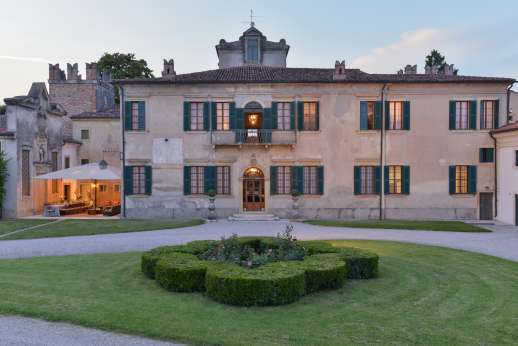 Villa Zambonina (x 18 people) with Staff & Cook