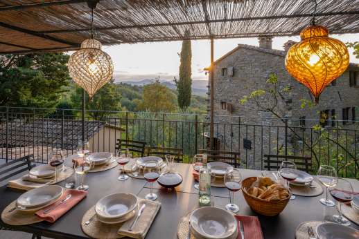 Le Gorgacce - Le Gorgacce beautify restored stone farmhouse enjoying beautiful views of the countryside.