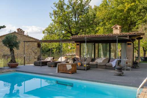 Le Gorgacce | 7 Bed Luxury Villa with Pool | Cortona - Relax by the pool house, the terrace above the villa.