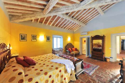 Podere Castelluccio - Another view of the air-conditioned double bedroom
