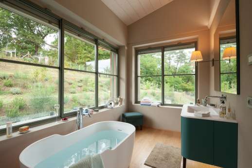 Il Soldano - en-suite bathroom with freestanding bath.