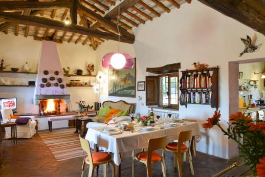 Villa Cignano - The open plan dining and sitting room, with working fireplace.