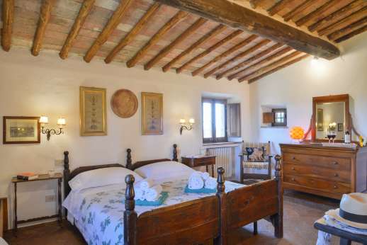 Villa Cignano - The second double bedroom on first floor, all the bedrooms have en suite bathrooms and air conditioning.