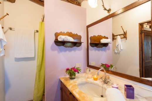 Villa Cignano - One of the en suite bathrooms.