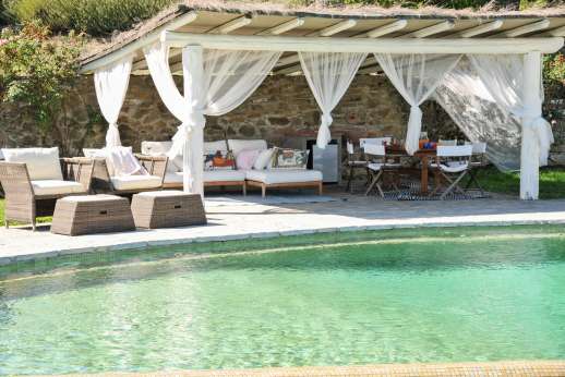 Il Cortile Pratolino - Relax and eat by the pool