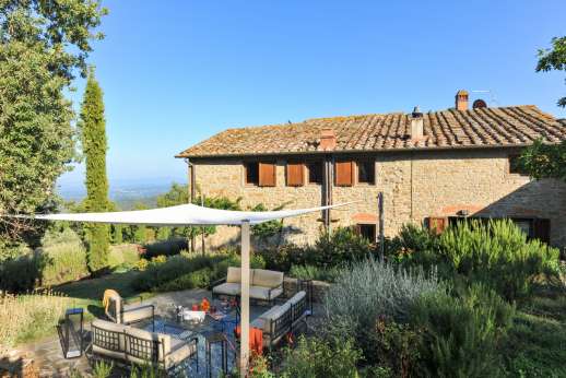 Il Cortile Pratolino - Outdoor shaded seating area enjoys amazing views