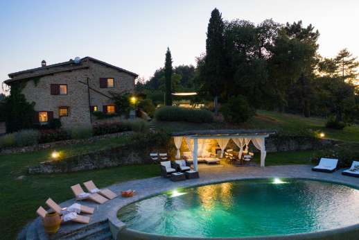 Il Cortile Pratolino - Dine outdoors in the cool evening