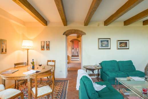 Il Cortile Pratolino - Another view of the guesthouse sitting room.