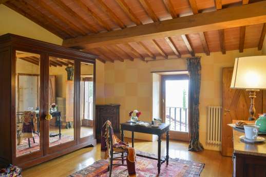 Il Cortile Pratolino - another view of the twin bedroom.