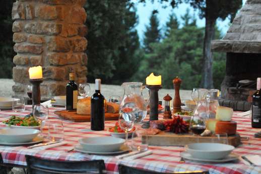Il Cortile Pratolino (x 15 people) with Staff and Cook - Dining outdoors