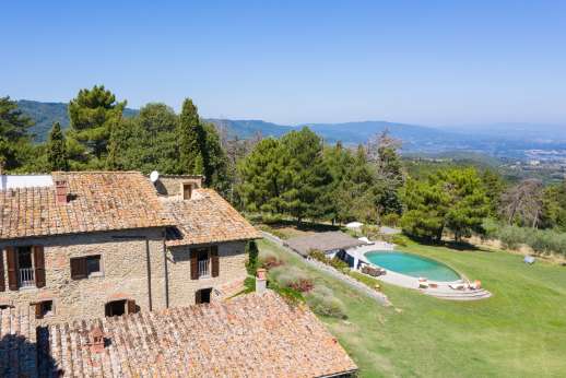 Il Cortile Pratolino (x 15 people) with Staff and Cook - Villa with large lawn and magnificent views