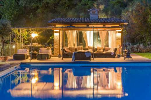 Le Gorgacce - The shaded lounging area pool terrace.