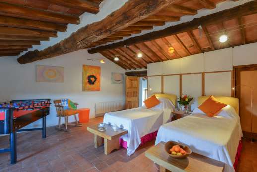 Torre di Hesperides - Second floor air conditioned twin bedroom.