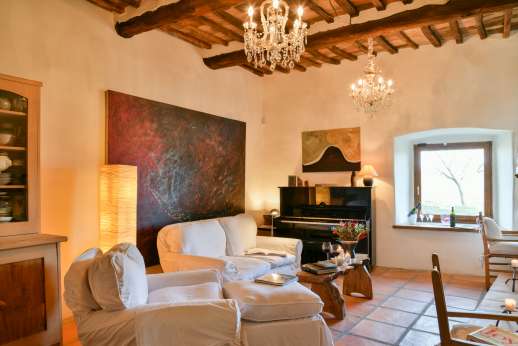 Torre di Hesperides - Study with an open fireplace.