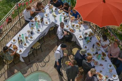 Santi Terzi (x 20 people) with Staff and Cook