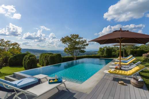 Villa Caprolo - Villa Caprolo sits on the hillside facing west enjoying beautiful views of the Chianti countryside dotted with farmhouses and hamlets.