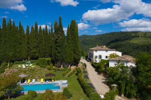 Villa Caprolo - Pool has a constant depth 1.4m/4.5 feet with steps for entry and exit.