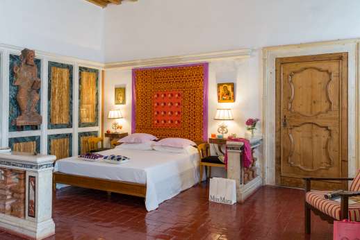 Villa Zambonina - Bedroom Camera Mamma. First floor air conditioned double bedroom with en suite bathroom with shower.