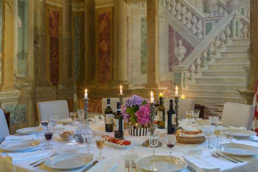 Ca' di Lista - The dining room with ornate frescoed walls