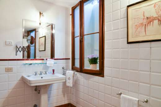 Ca' di Lista - “Camera di Giunone”  bathroom with bath and shower
