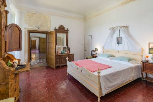 Villa Zambonina (x 18 people) with Staff & Cook