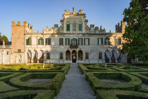 Villa Zambonina (x 20 people) with Staff and Cook - The villa facing a beautiful Italianate garden
