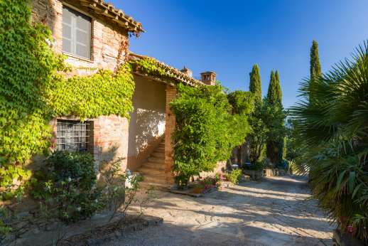 Val Ferrone - The villa nestles in the slopes of Monte Solare with vast views of unspoilt countryside.