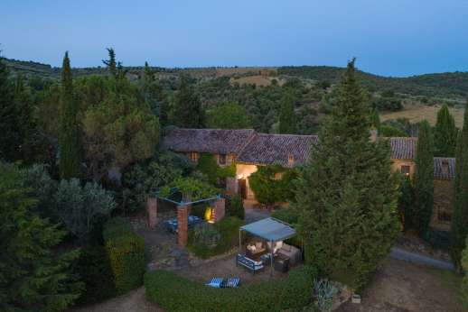 Val Ferrone - Val Ferrone a 19th century farmhouse built in a classic mixture of hand made bricks and local stones.