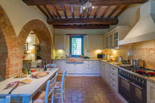 Val Ferrone - Well equipped kitchen